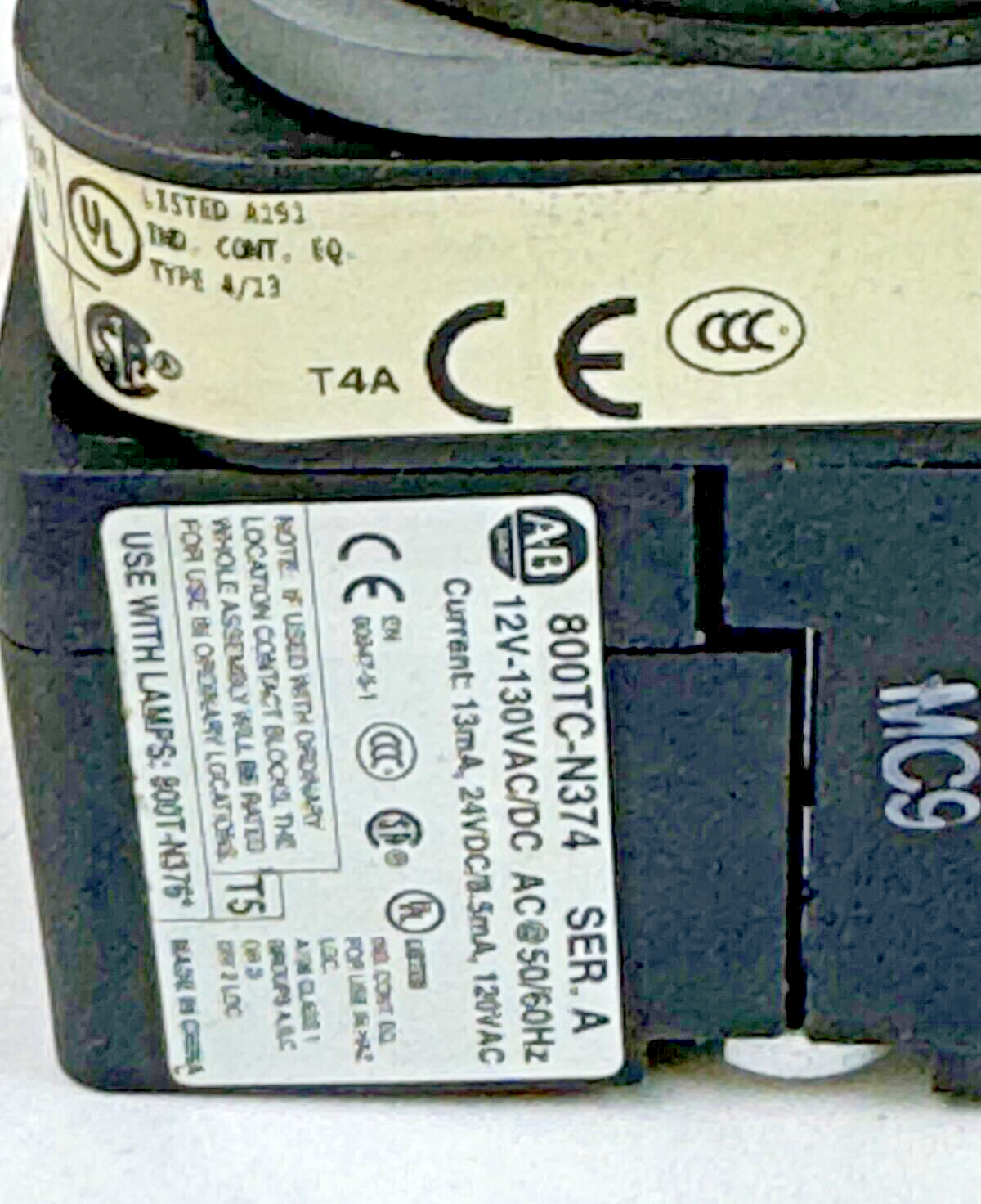 ALLEN-BRADLEY - 800T-QTH2A SER. U - AMBER ILLUMINATED PUSH BUTTON W/ BLOCK