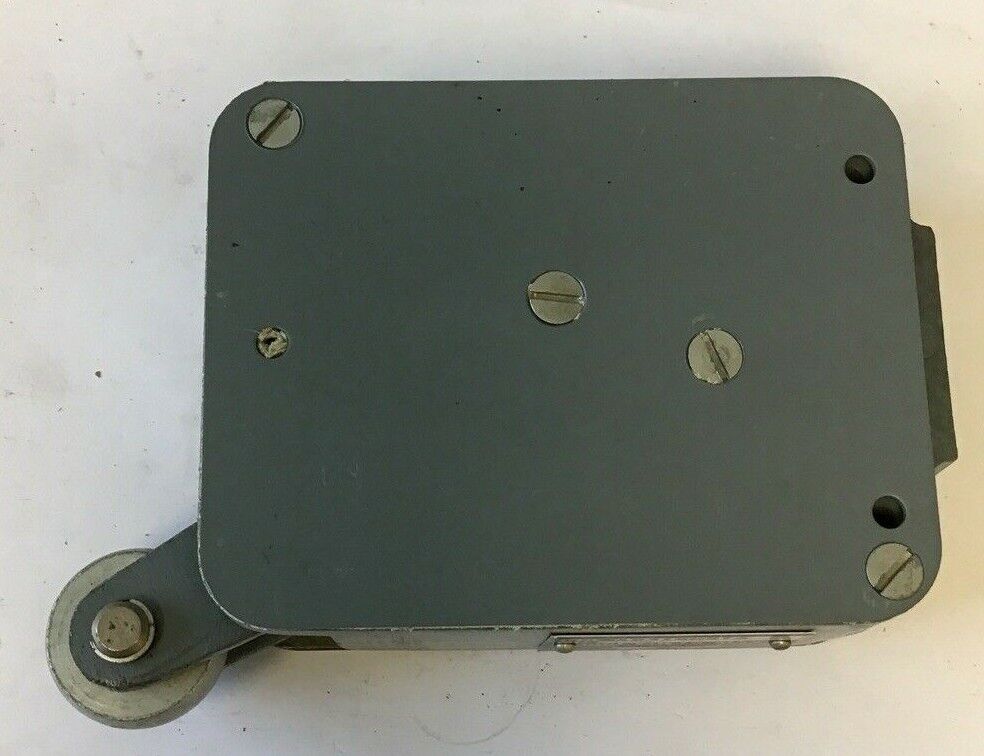 CUTLER HAMMER 10316H57A LIMIT SWITCH 2 1/4LBS 600V RIGHT HAND