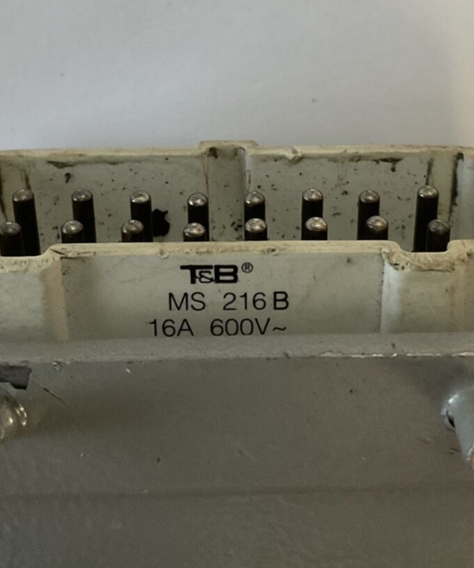 THOMAS&BETTS FS 116B AND MS 216B 16A 600V FEMALE AND MALE PLUG RECEPTACLE
