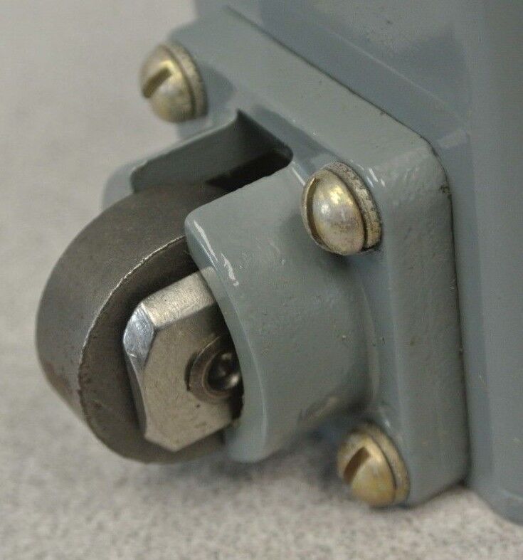 ALLEN-BRADLEY 802-PASJ218 PRECISION LIMIT SWITCH / PUSH ROLLER / NEW SURPLUS