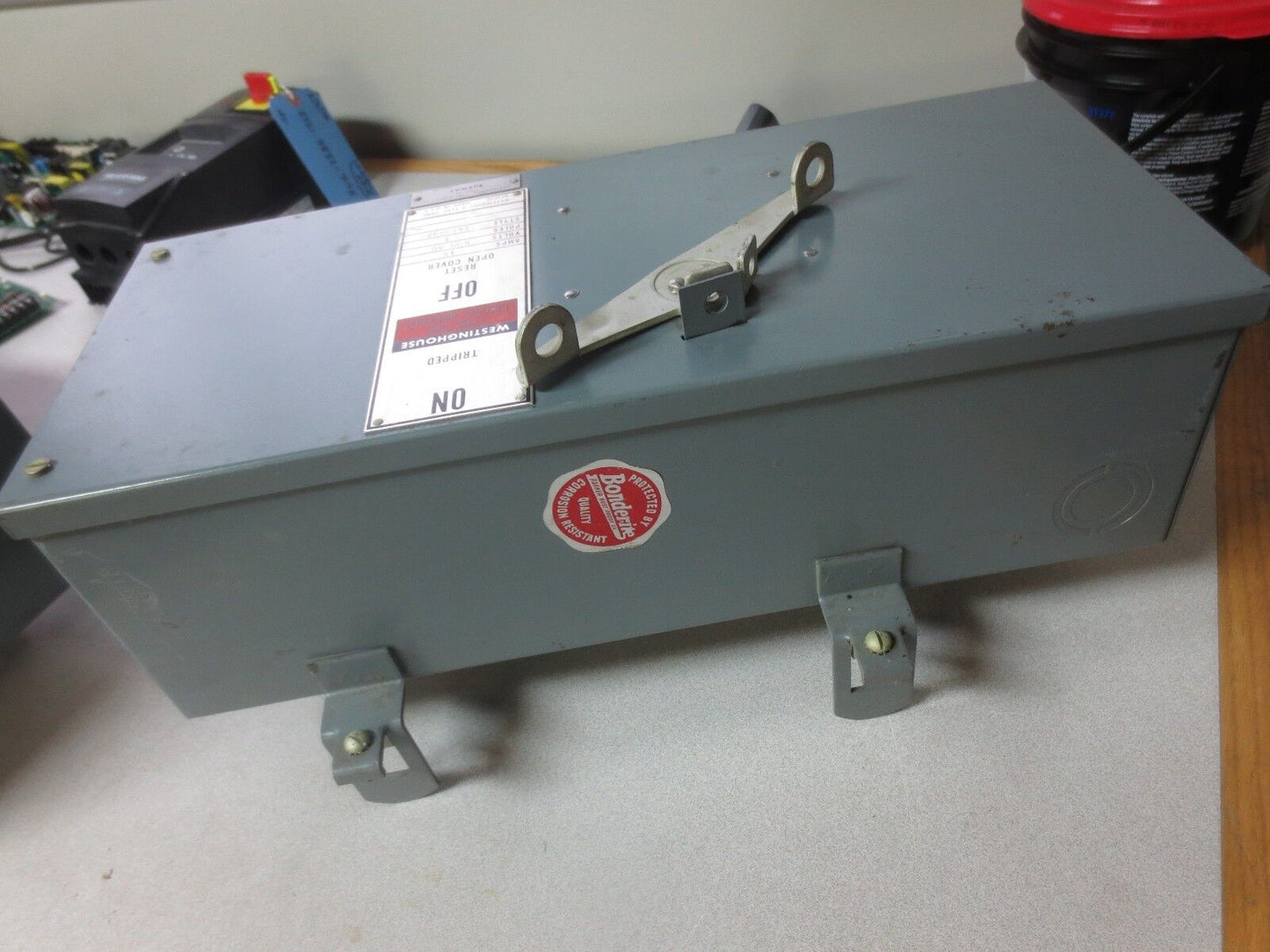 WESTINGHOUSE 1470597 TYPE CBP CIRCUIT BREAKER & ENCLOSURE