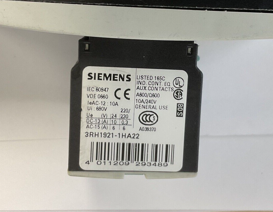 SIEMENS 3RT1045-1AB00 CONTACTOR 600V 24VDC 50HZ W/ 3RH1921-1HA22