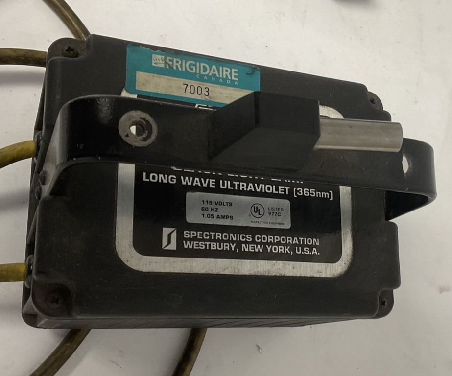 SPECTROLINE MODEL SB-100 BLACK LIGHT LAMP LONG WAVE ULTRAVIOLET 1.05A 115V 60HZ