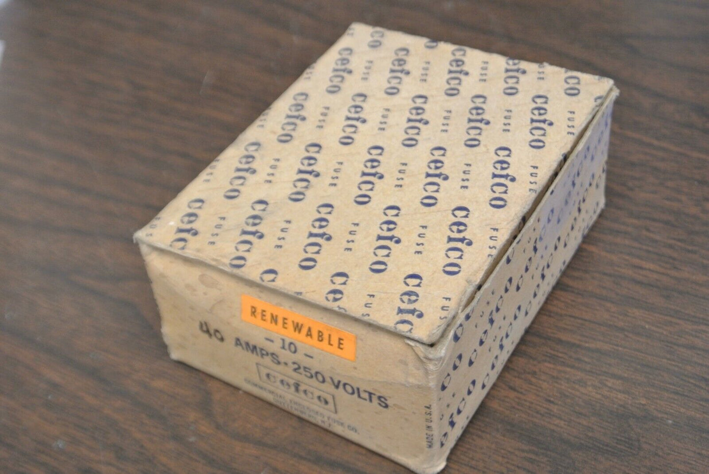 BOX of 10 CEFCO REN40 RENEWABLE FUSE / 40A / 250V / NEW SURPLUS CAPACITY 35-60A