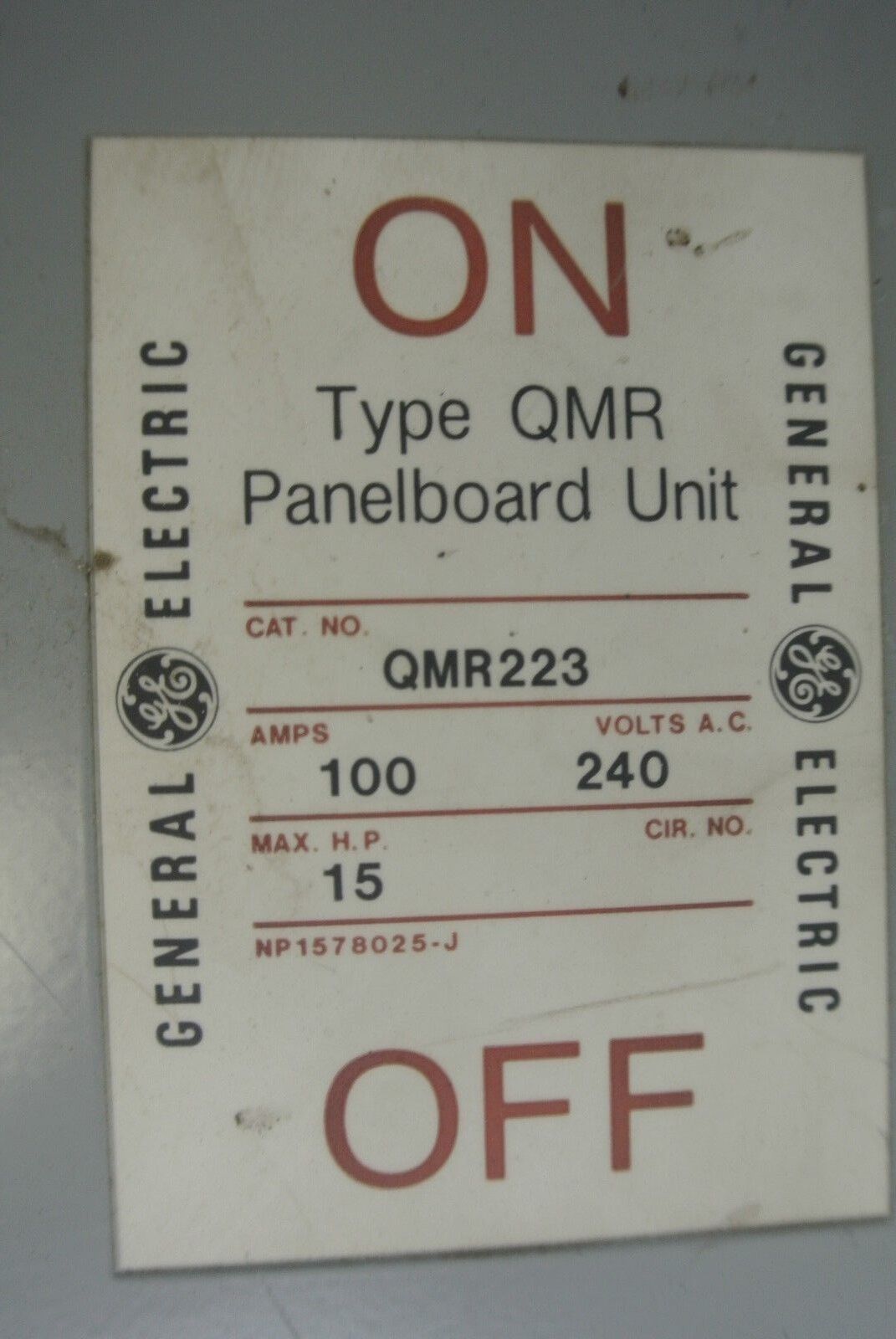 GE QMR223 FUSIBLE QMR-TYPE PANELBOARD / DISCONNECT SWITCH - 240V, 100A, 15HP MAX