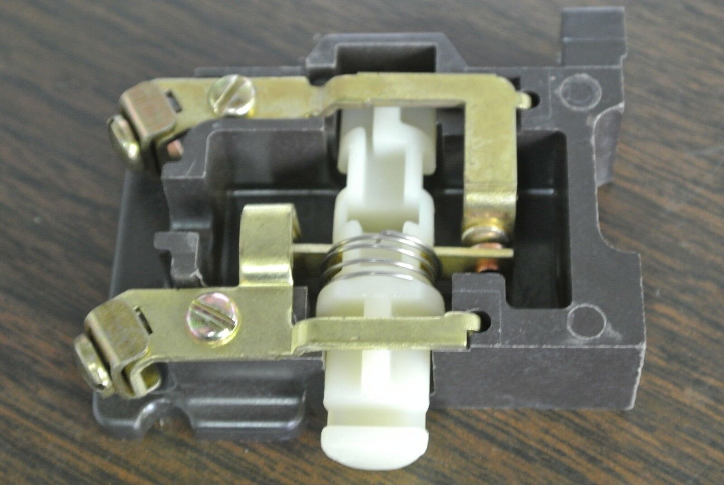 JOSLYN CLARK / SYLVANIA - KPM-1A AUXILIARY CONTACT 10A, 600VAC 1N.O. NEW SURPLUS