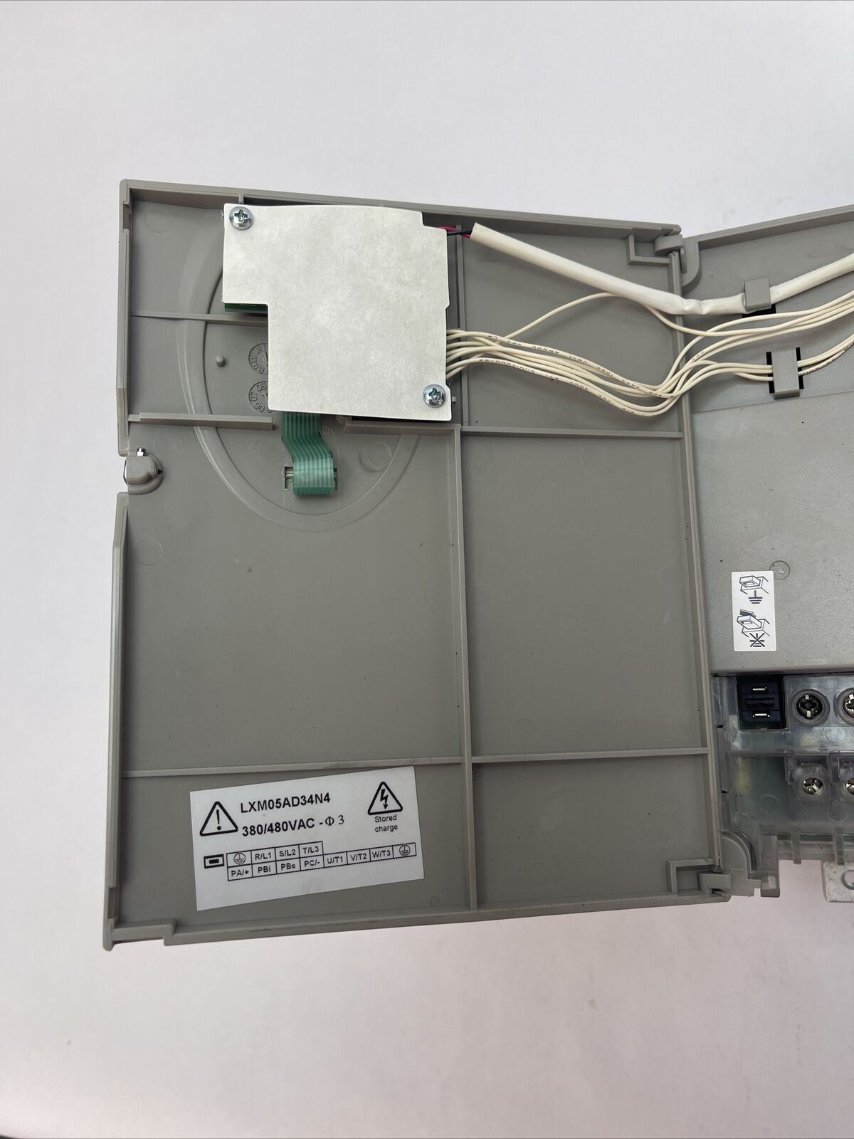 SCHNEIDER ELECTRIC I2TLXM05AD34N4 380/480VAC 3kW LEXIUM 05