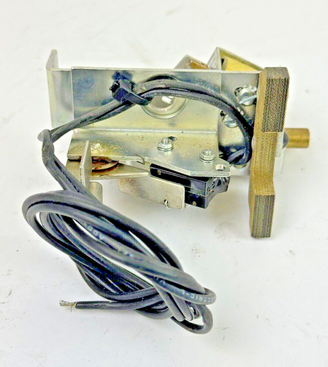 GENERAL ELECTRIC / GE - 24 VDC SHUNT TRIP - TKMBF
