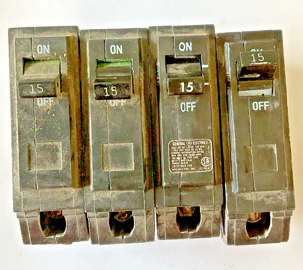 GENERAL ELECTRIC THQB1115 CIRCUIT BREAKER 15A 120/240VAC 1POLE THQB***LOTOF4***