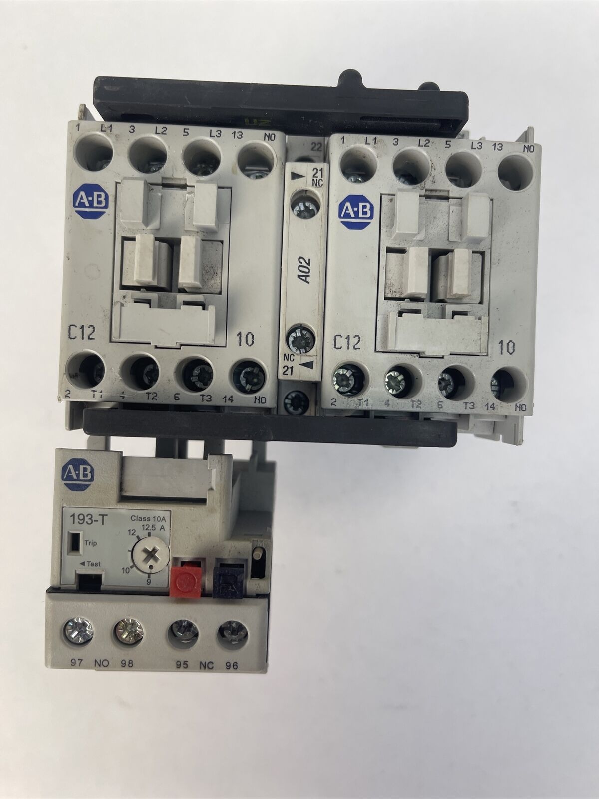 ALLEN BRADLEY REVERSING STARTER (104-C12DJ22 600VAC 32A 10HP + 193-T1AC12)