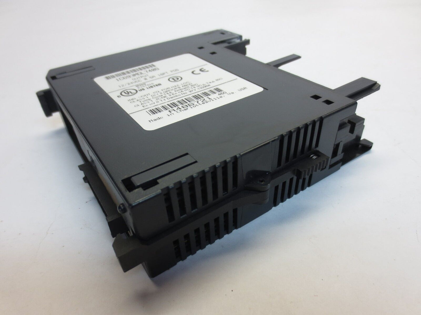 GE FANUC IC693MDL740G OUTPUT MODULE, 12/24VDC 0.5A 16PT POS - NO "COVER"
