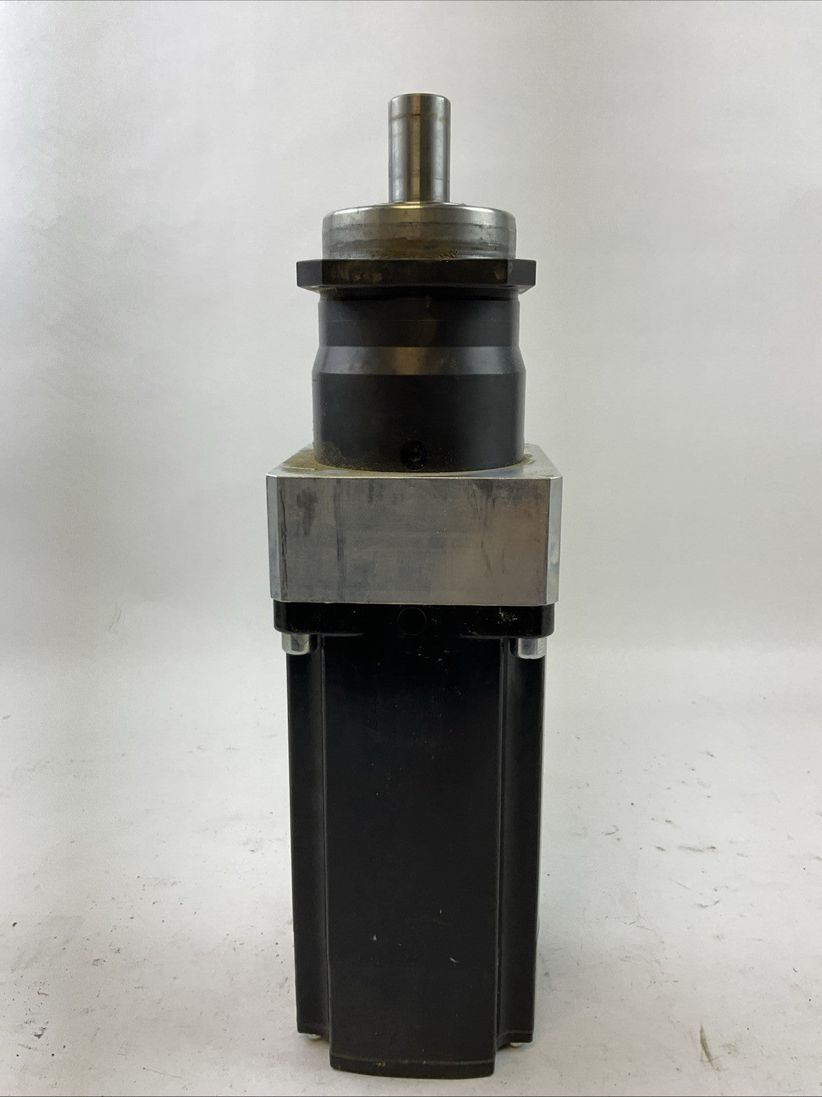 SCHNEIDER BMH1003P36A2A SERVO MOTOR 6000RPM NEUGART PLHE 80