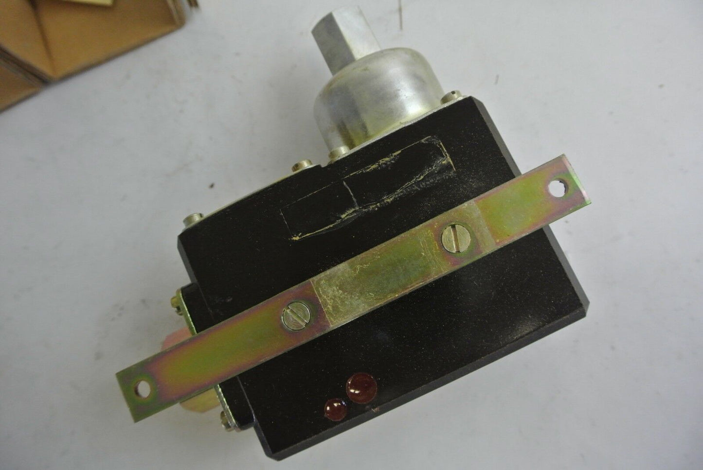 SQUARE D 9016 BSG-1 VACUUM SWITCH - OPEN - 3", CLOSE 7" - NEW SURPLUS