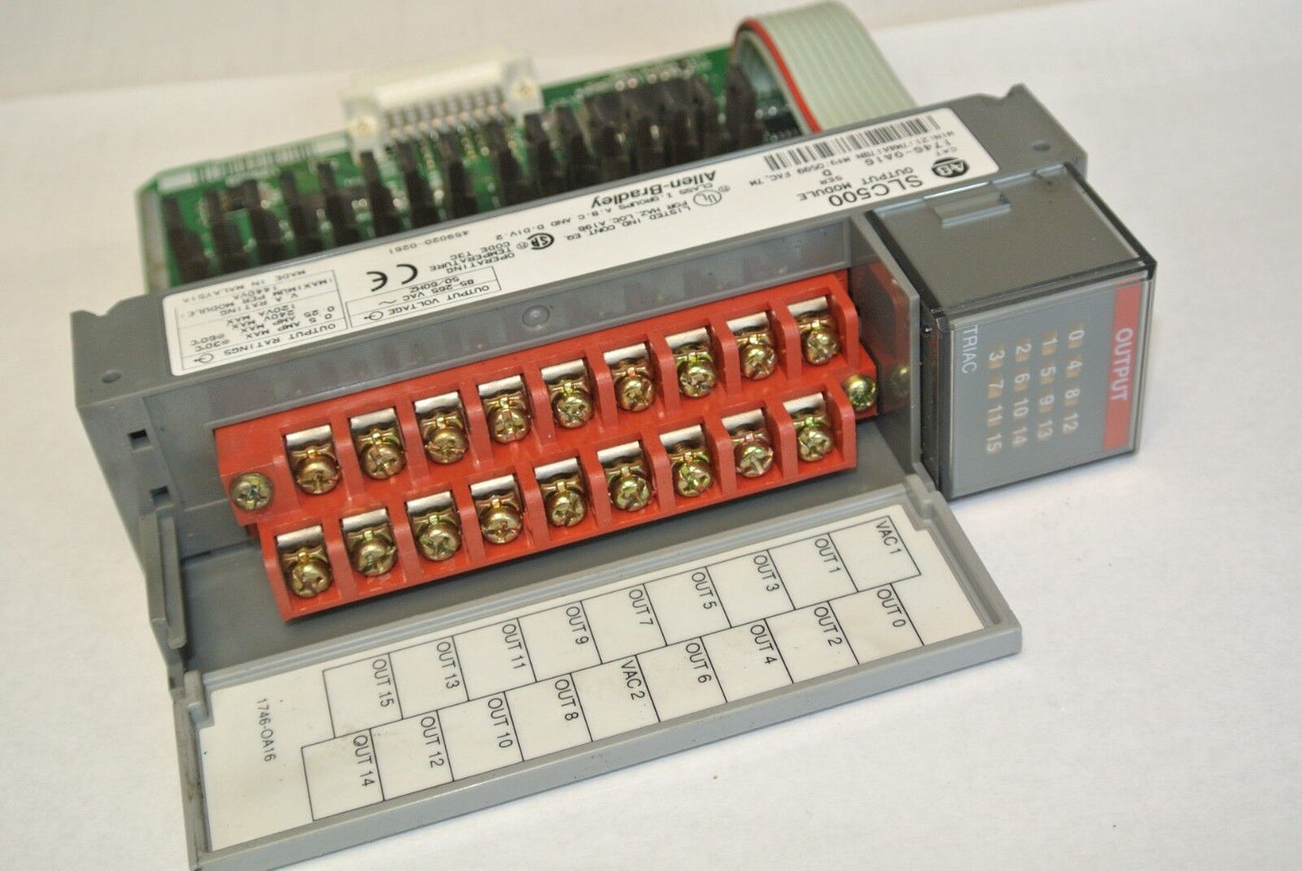 ALLEN-BRADLEY 1746-OA16 Ser. D - OUTPUT MODULE for SLC500