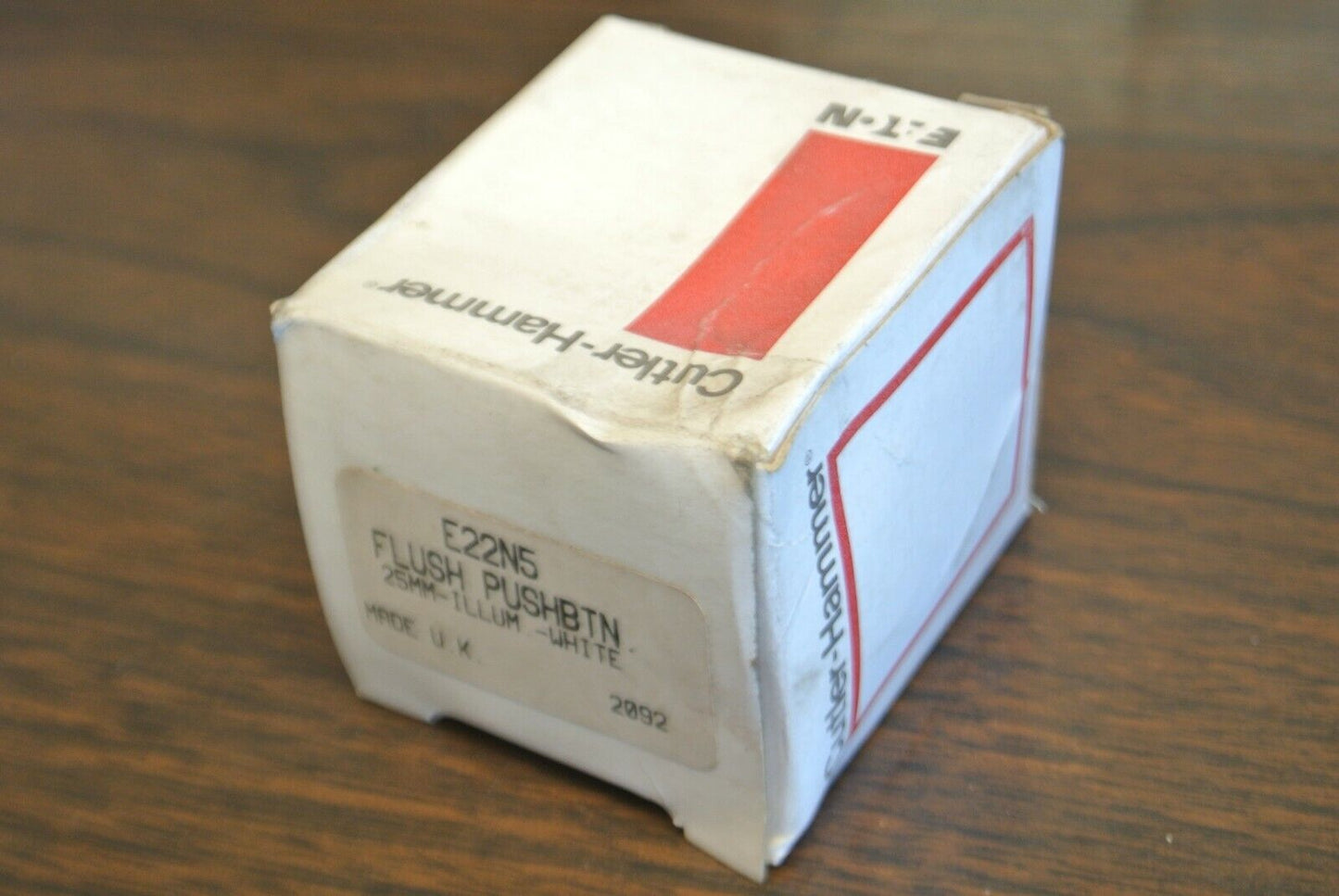 CUTLER-HAMMER E22N5 FLUSH ILLUM PUSHBUTTON OPERATOR / WHITE / 25mm / NEW SURPLUS