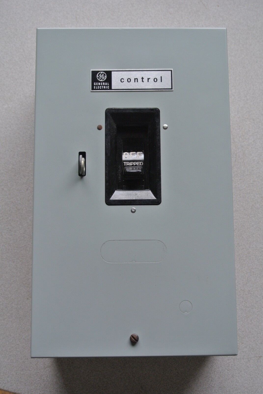 GE CR1062S5A - MANUAL MOTOR STARTER / TOGGLE SWITCH in ENCLOSURE / NEW SURPLUS