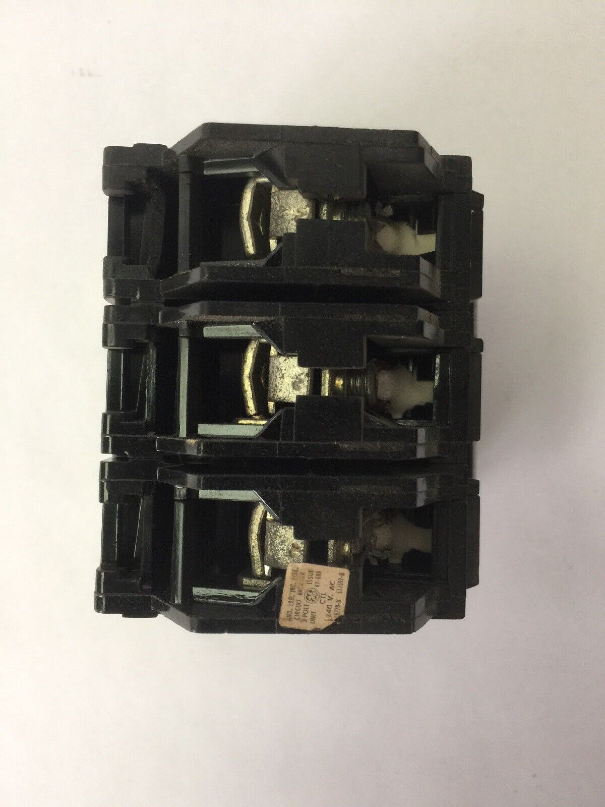 GE THQB32015 CIRCUIT BREAKER 15AMP 3POLE 240VAC BOLT ON MOUNT (LOT OF 8)