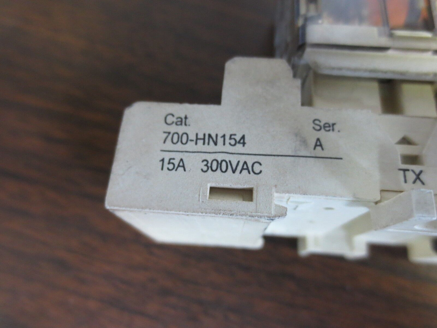 ALLEN-BRADLEY 700-HB32A1-4 Ser. D RELAY + 700-HN154 SOCKET / BASE