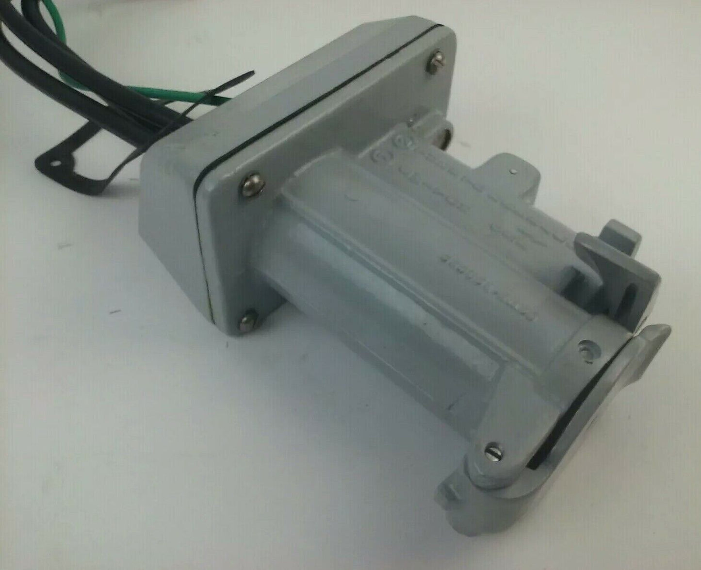 CROUSE HINDS ARKTITE SERIES NBR10341 INTERLOCKING RECEPTACLE 3W 3P 100A STYLE 1