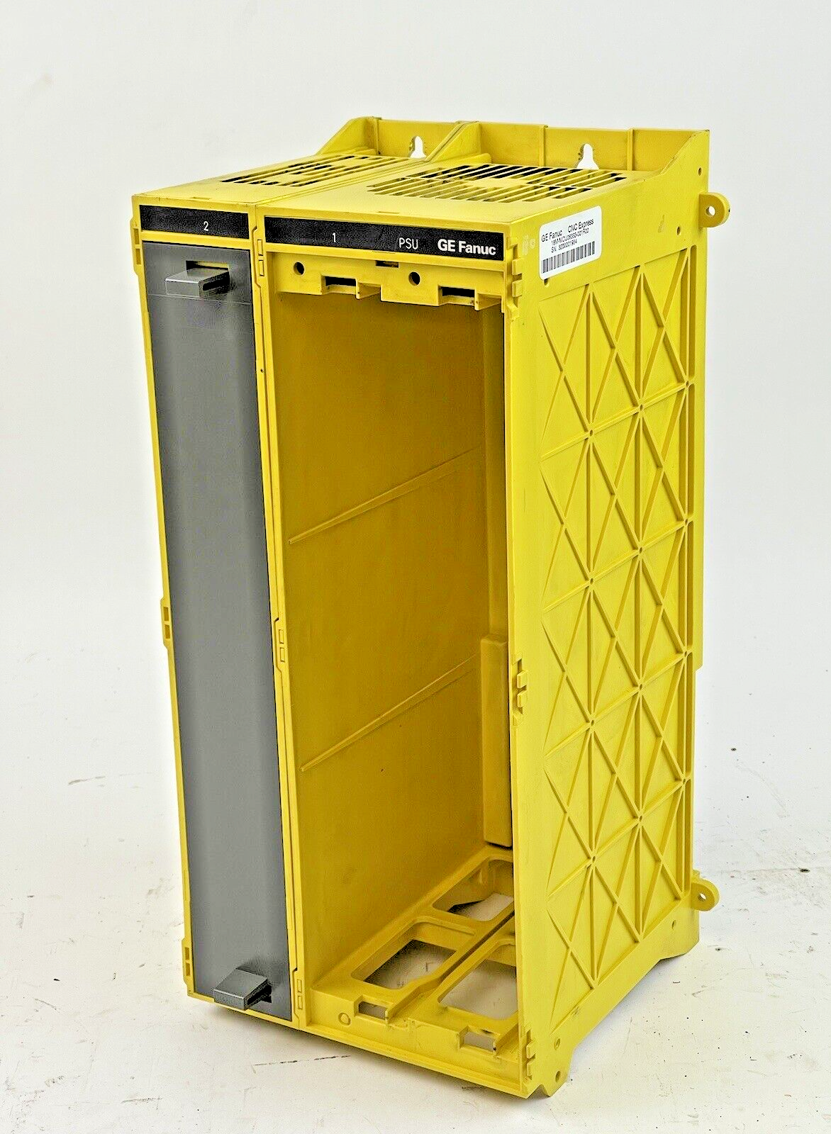 GE FANUC - 18M-MCU06333-001R00 - 3-SLOT RACK CHASSIS