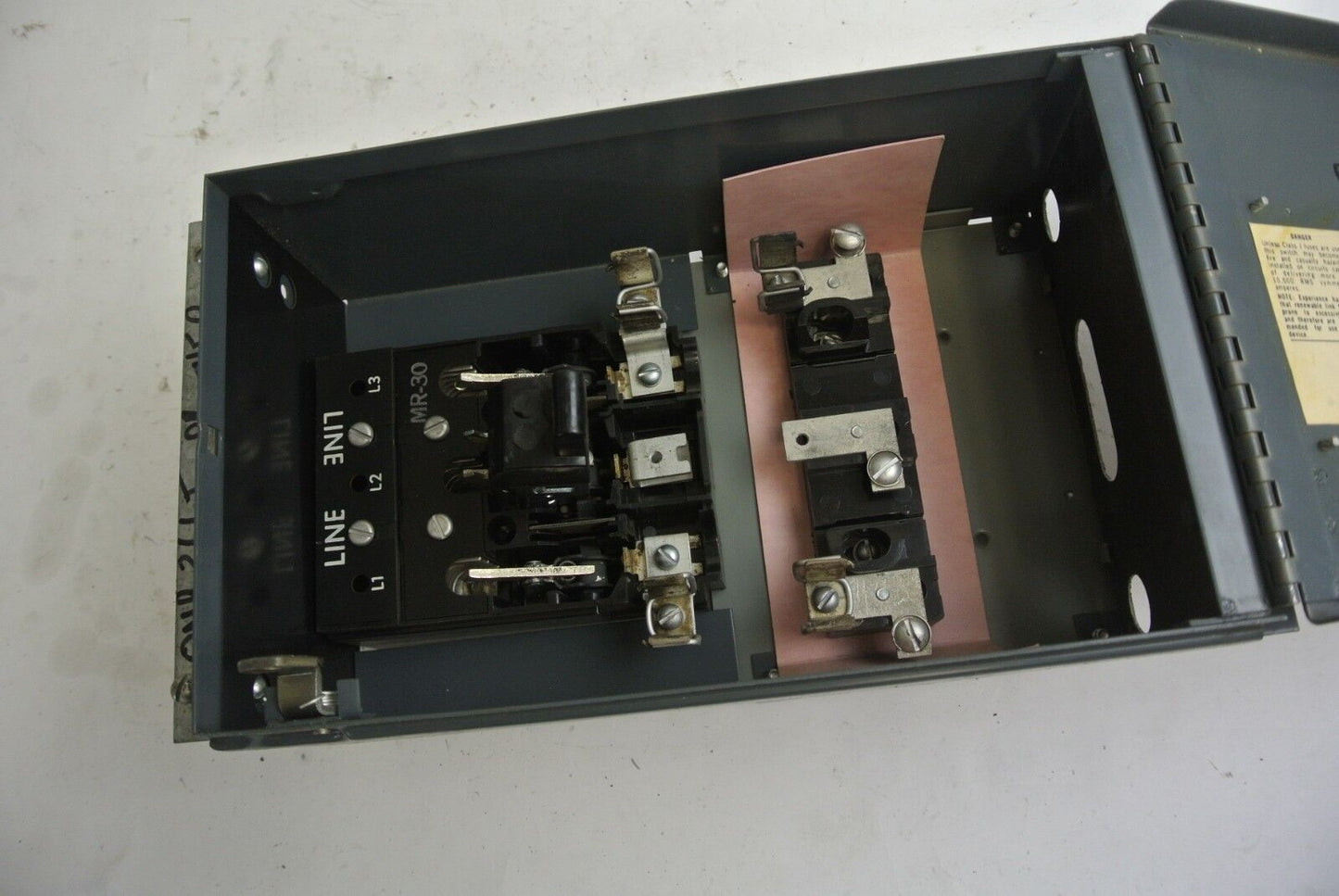 GE QMR261J - FUSIBLE DISCONNECT / PANELBOARD SWITCH - 600VAC, 30A, 2-POLE