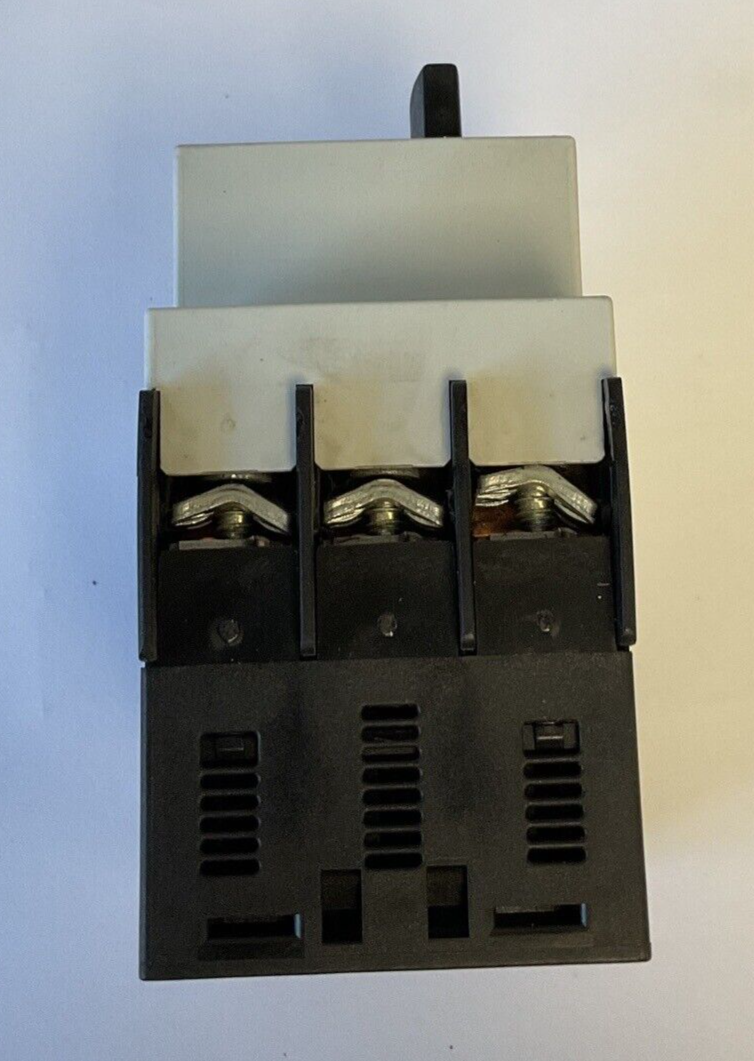 SIEMENS 3RV1021-1DA10 MANUAL MOTOR STARTER 42A 2.2-3.2A CLASS 10