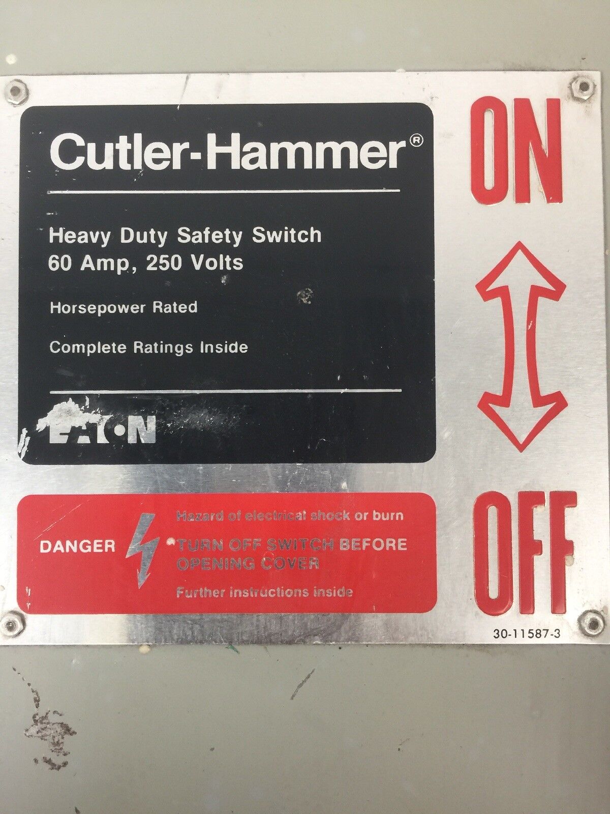 CUTLER HAMMER DH322NGK FUSIBLE HD SAFETY SWITCH 240VAC 250VDC 60AMP 3P TYPE 1