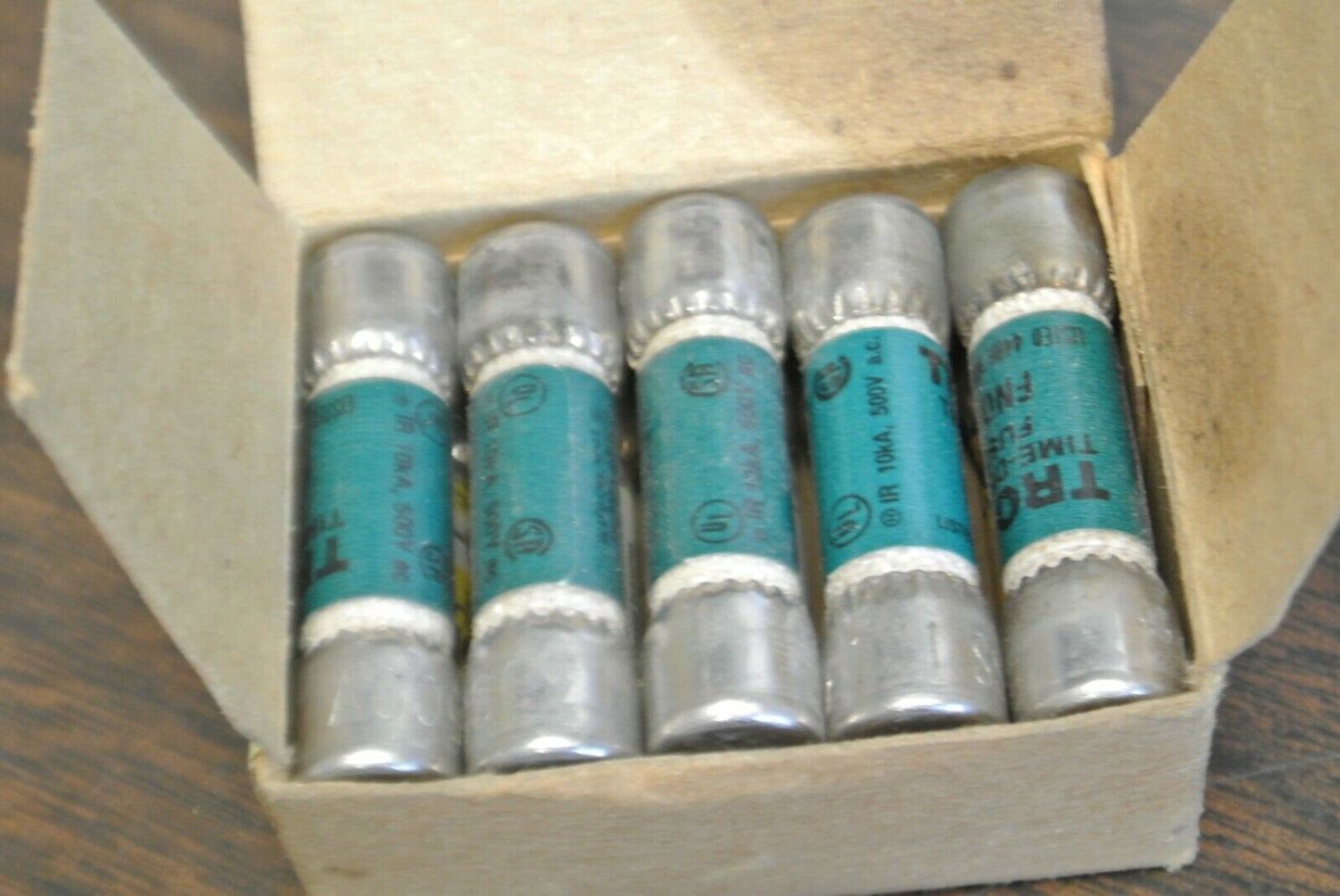 BOX of 10 / BUSS FNQ-4 TIME-DELAY FUSE 4A / 500V / NEW SURPLUS
