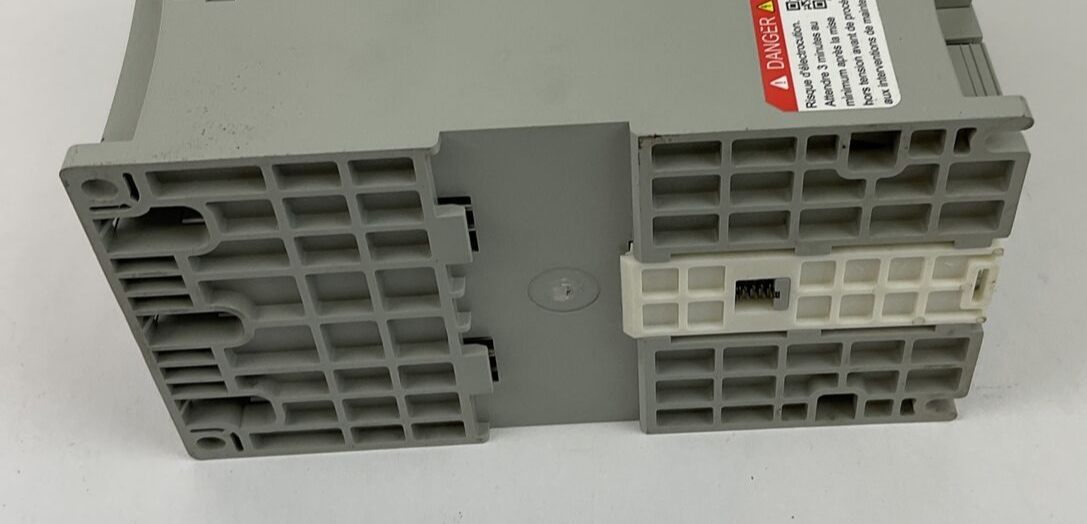 ALLEN BRADLEY 22D-D2P3N104 POWERFLEX 40P SER.A FRN3.01 3PH