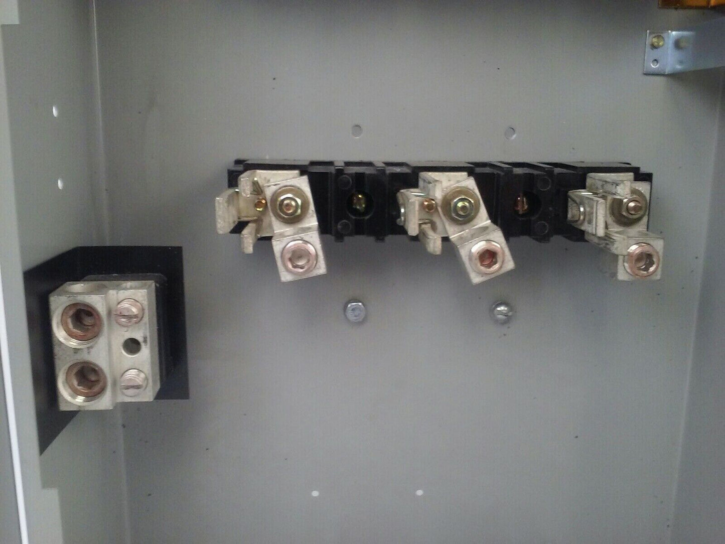 GE TH4324 MODEL 7 FUSIBLE SAFETY SWITCH 3P 200A 240V 60HP TYPE 1 INDOOR