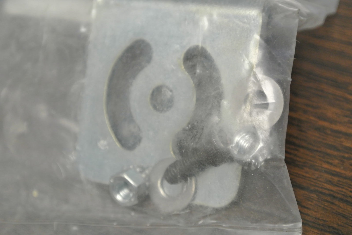 BANNER 73136 / SMBAMS18RA / RIGHT-ANGLE SENSOR MOUNTING BRACKET NEW SURPLUS