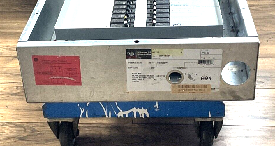 GENERAL ELECTRIC AQF3301ATX PANELBOARD 125A 3PH 208Y/120VOLTS