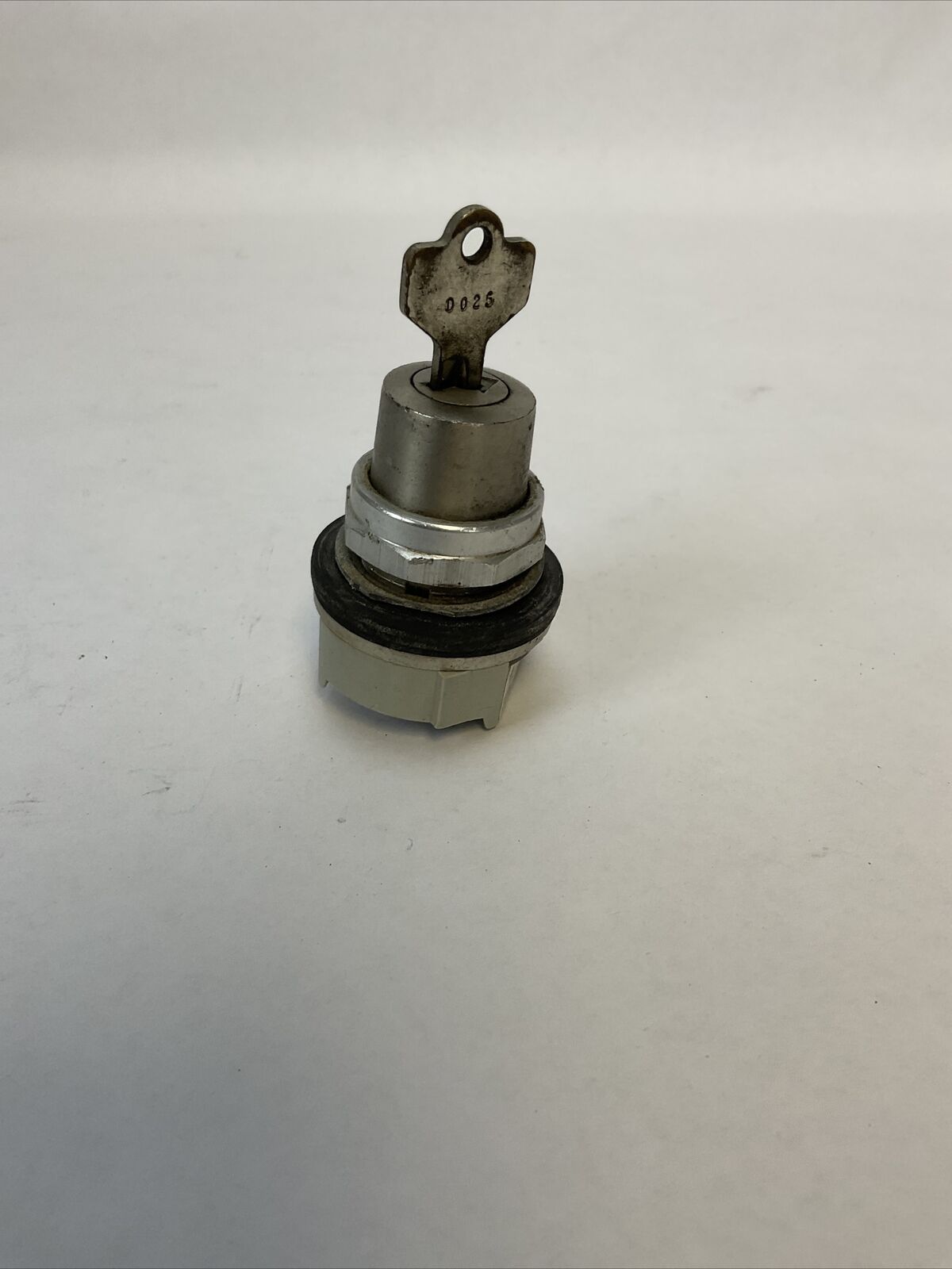 ALLEN BRADLEY 800T-H33 SER T SELECTOR SWITCH NEMA TYPE 4, 13