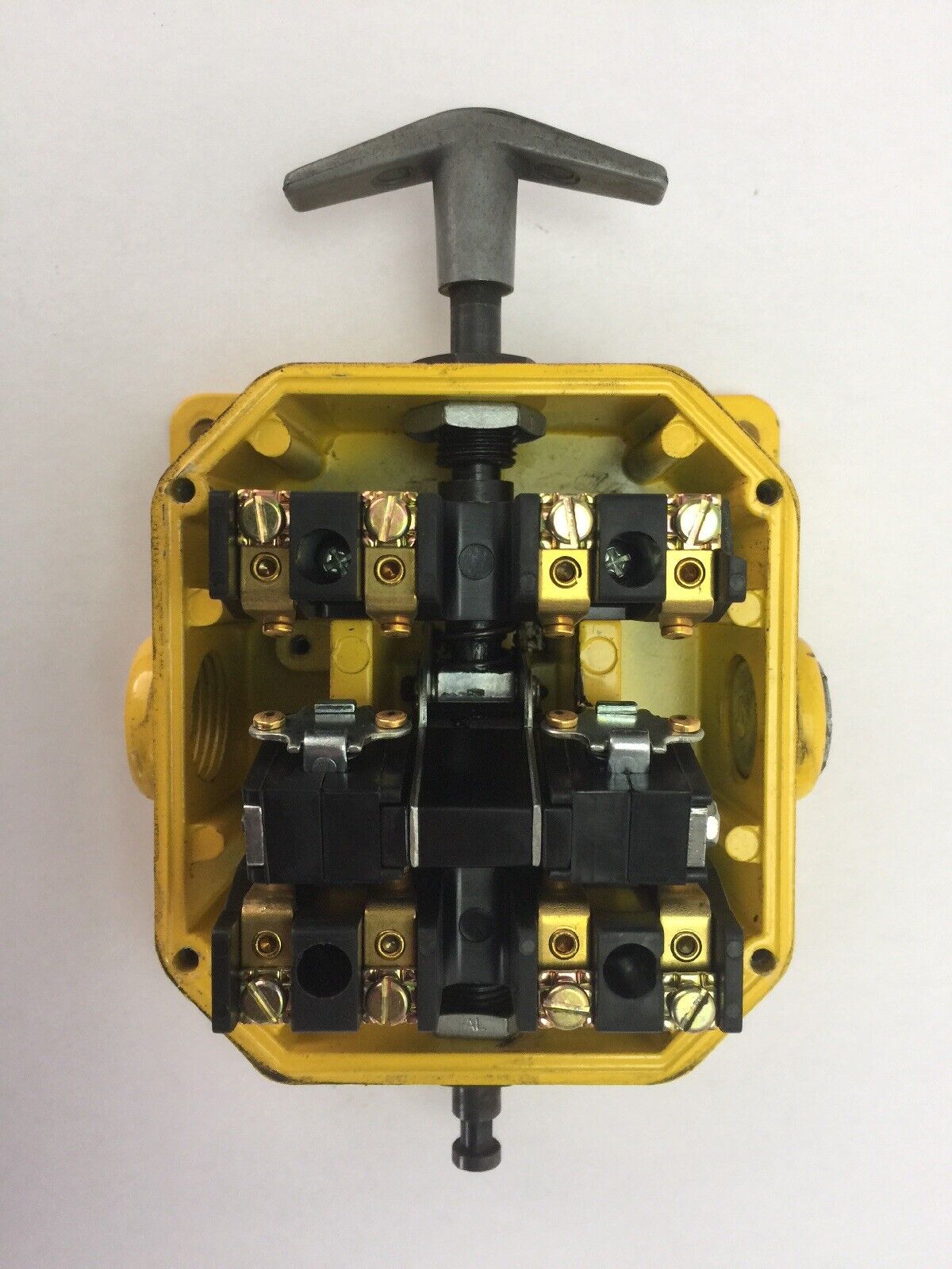 REES 04944-240 CABLE OPERATED SWITCH A600,AC15,N300,DC 13