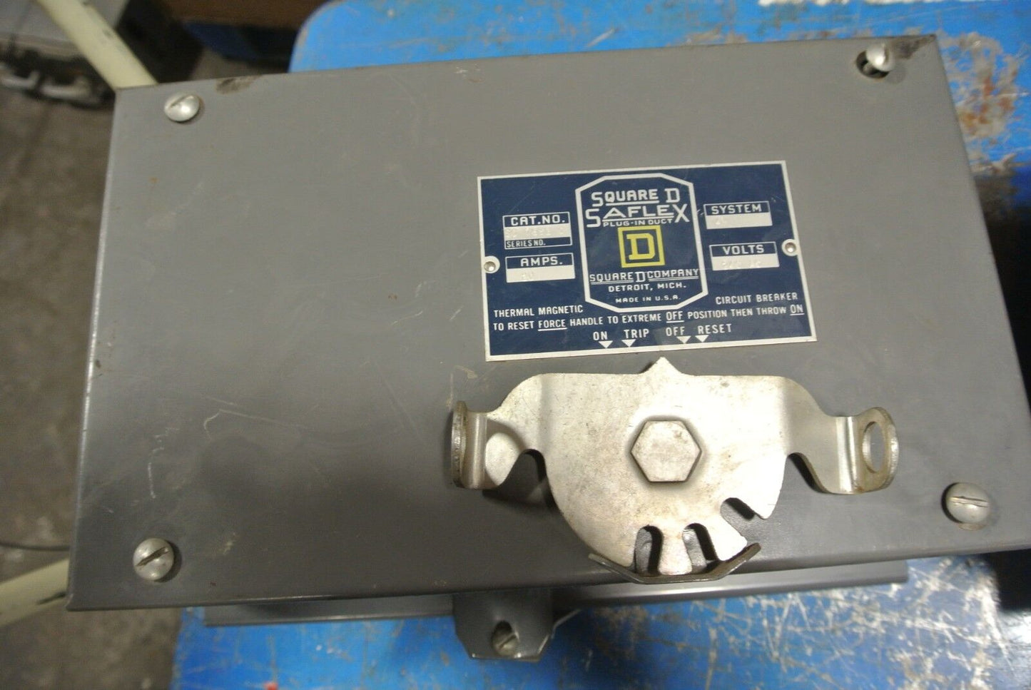 SQUARE D SD-76920 - SAFLEX CIRCUIT BREAKER / BUS PLUG - 240V, 20A, 4W
