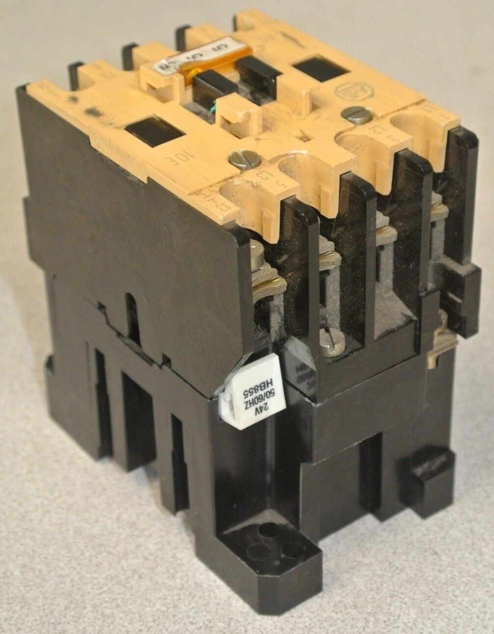 ALLEN-BRADLEY 100-A18ND3 Ser. C / CONTACTOR 18A, 3-P, 220-660VAC, 24VAC COIL