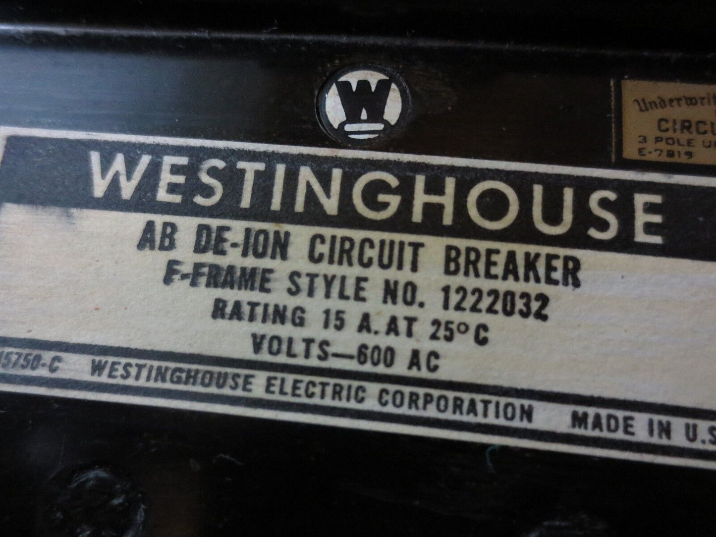 WESTINGHOUSE 1470597 TYPE CBP CIRCUIT BREAKER & ENCLOSURE