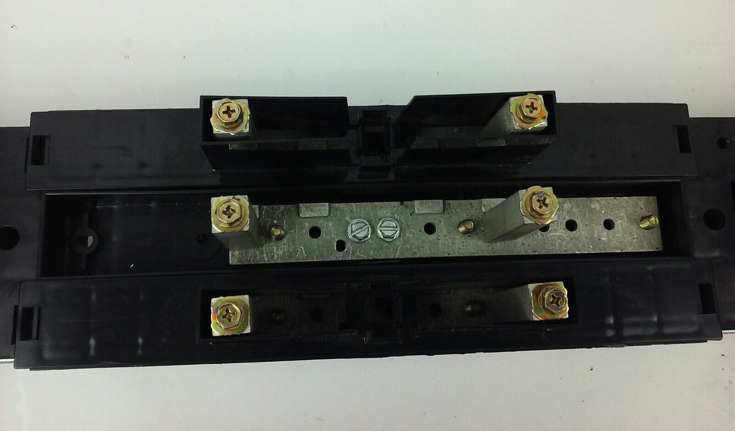 GE SPECTRA SERIES AMC6EB CIRCUIT BREAKER MODULE, 300A, 600V, 6P, USED