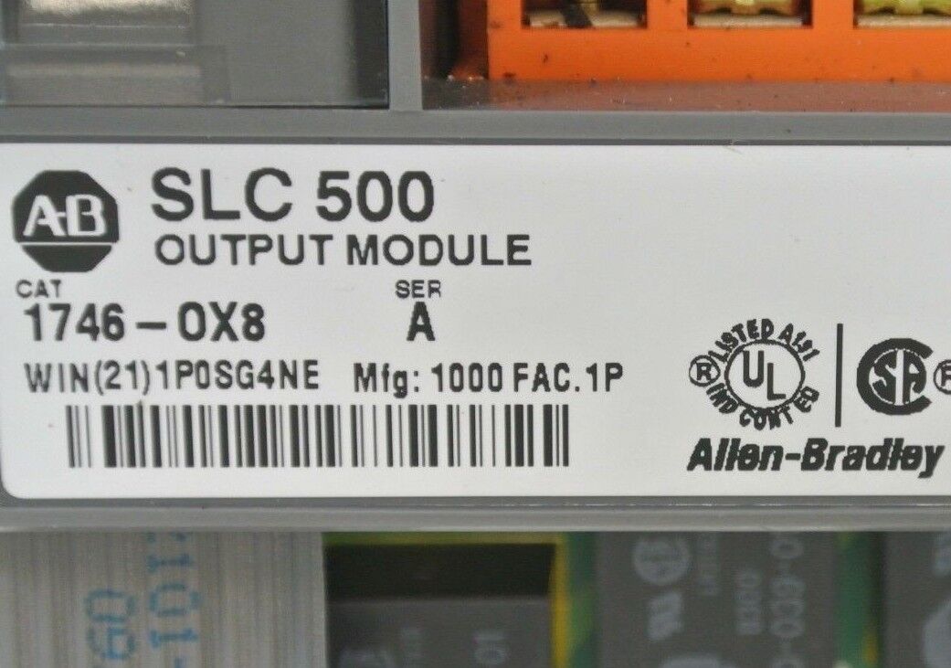 ALLEN-BRADLEY 1746-OX8 Ser. A- SLC500 OUTPUT MODULE - 5-250VAC, 5-125VDC