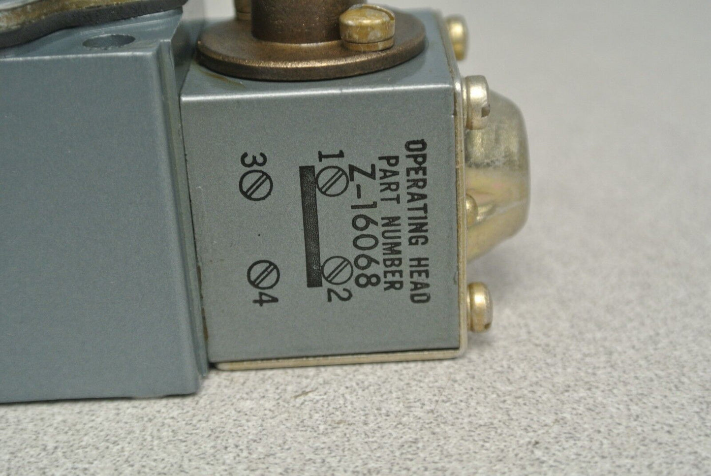 ALLEN-BRADLEY 802T-HW2 OILTIGHT LIMIT SWITCH Ser 1 / SPRING RETURN / NEW SURPLUS