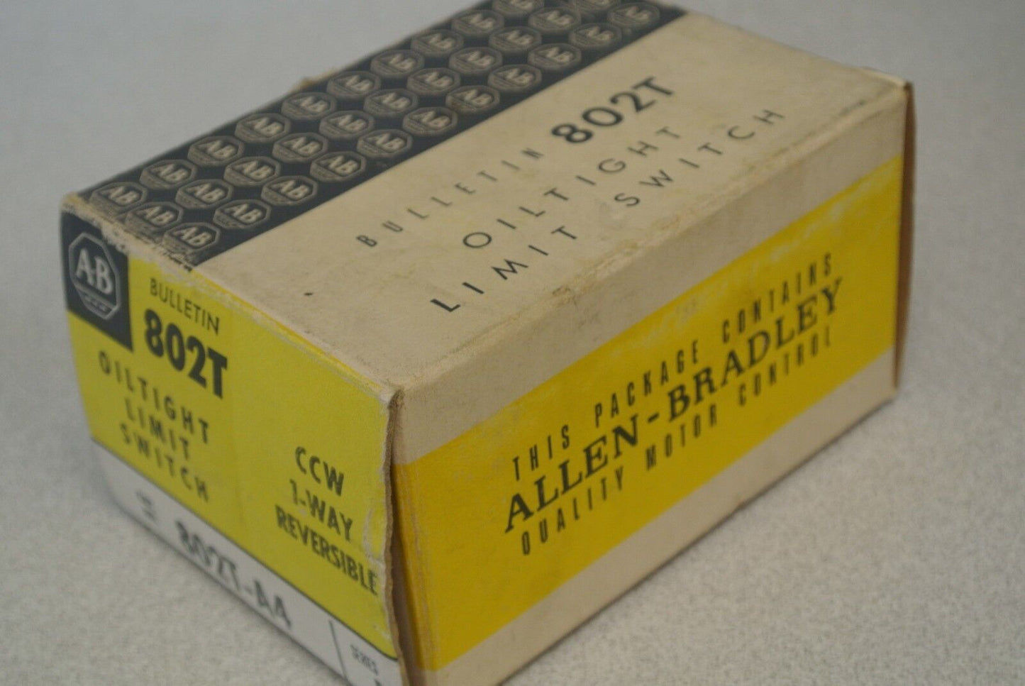 ALLEN-BRADLEY 802T-A4 / OILTIGHT LIMIT SWITCH / CCW 1-WAY REVERSIBLE / NEW SURPL
