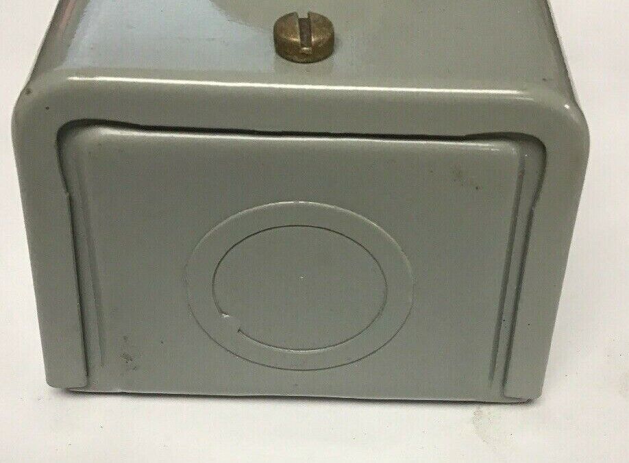 GE CR2943AA101A STANDARD-DUTY PUSHBUTTON STATION 600V