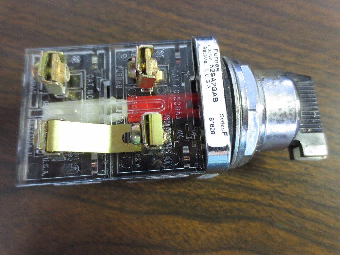 FURNAS 52SA2GAB Ser. F - THREE-POSITION SWITCH, CENTER OFF + 52BAJ