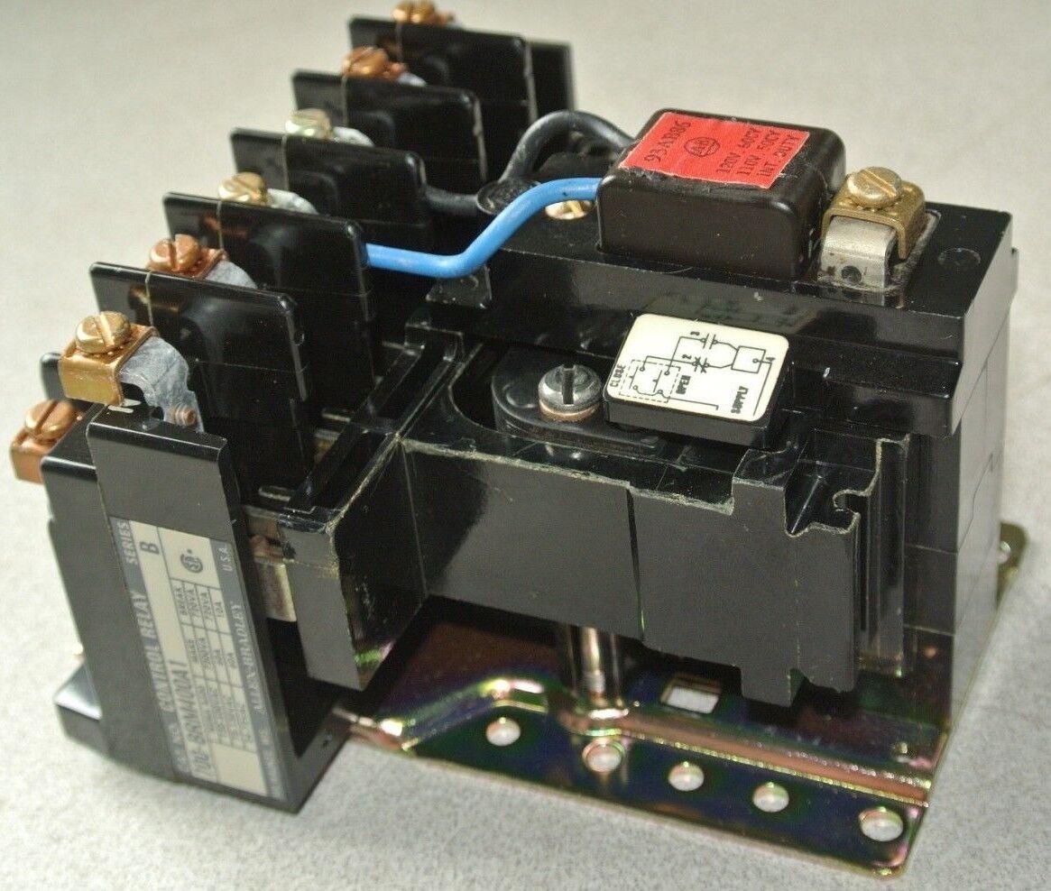 ALLEN-BRADLEY 700-BRM400A1 AC RELAY - 110/120V NEMA OPEN - 4 N.O. - NEW SURPLUS