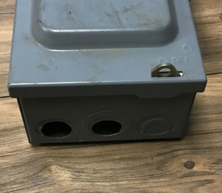SQUARE D D222NRB SAFETY SWITCH 240VAC 60AMP SER.F01 TYPE3R (NO NEUTRAL)
