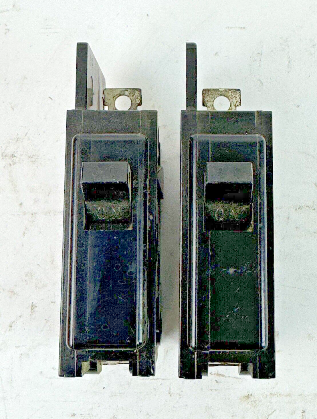 ITE *LOT OF 2* - BQ1B030 - CIRCUIT BREAKERS - 1 POLE, 30A, 240 VAC, 60Hz TYPE BQ