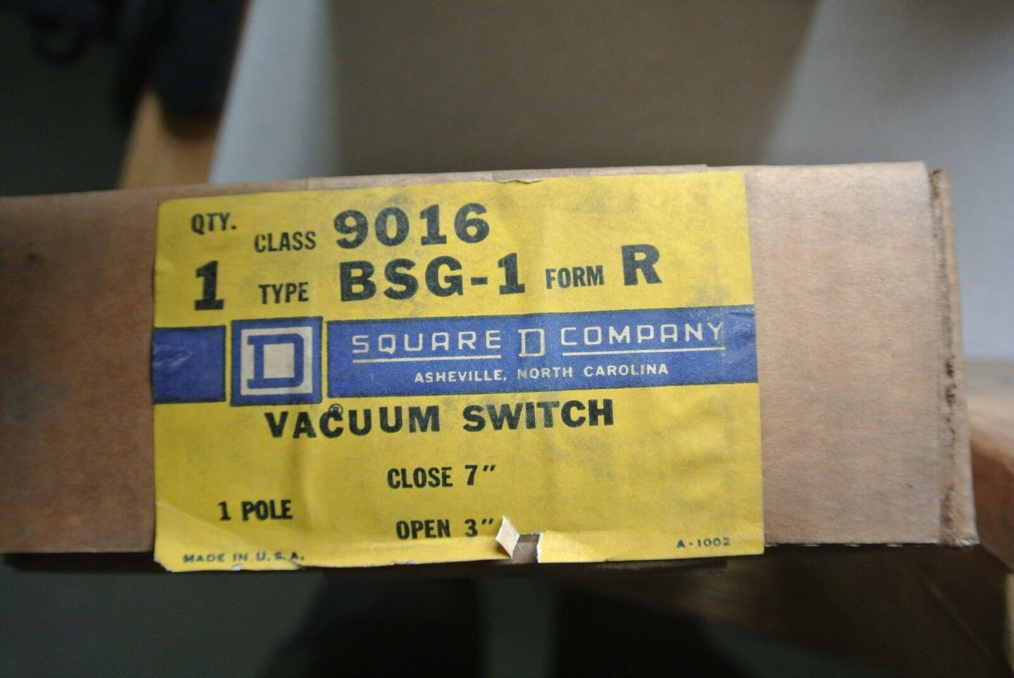 SQUARE D 9016 BSG-1 VACUUM SWITCH - OPEN - 3", CLOSE 7" - NEW SURPLUS