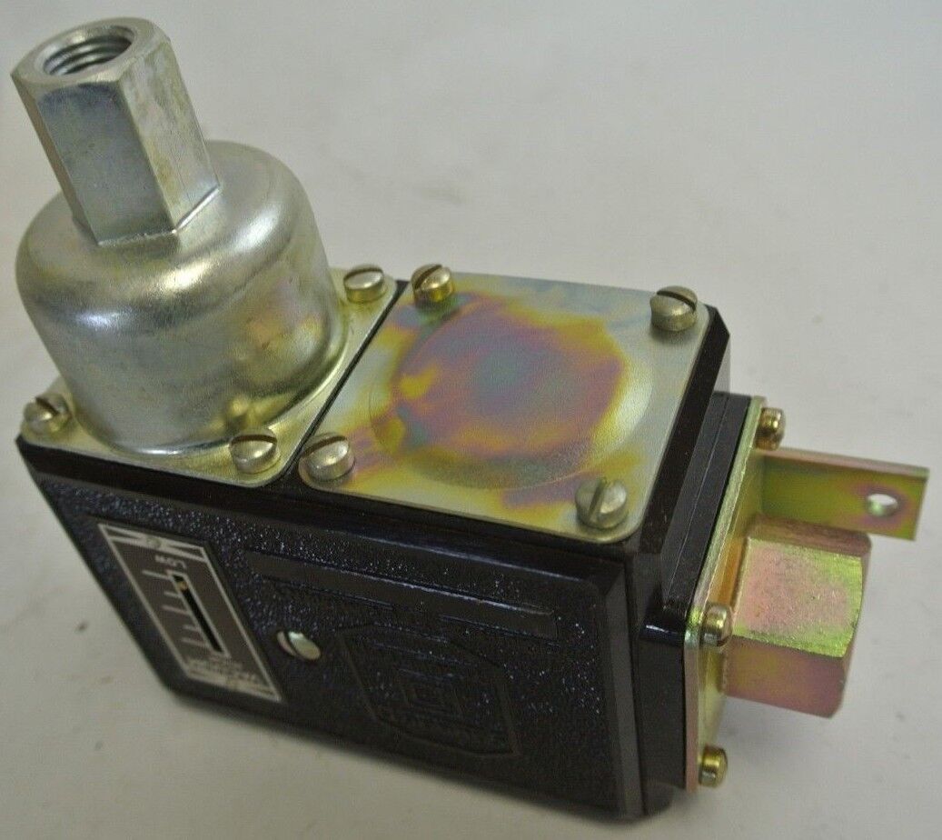SQUARE D 9016 BSG-1 VACUUM SWITCH - OPEN - 3", CLOSE 7" - NEW SURPLUS
