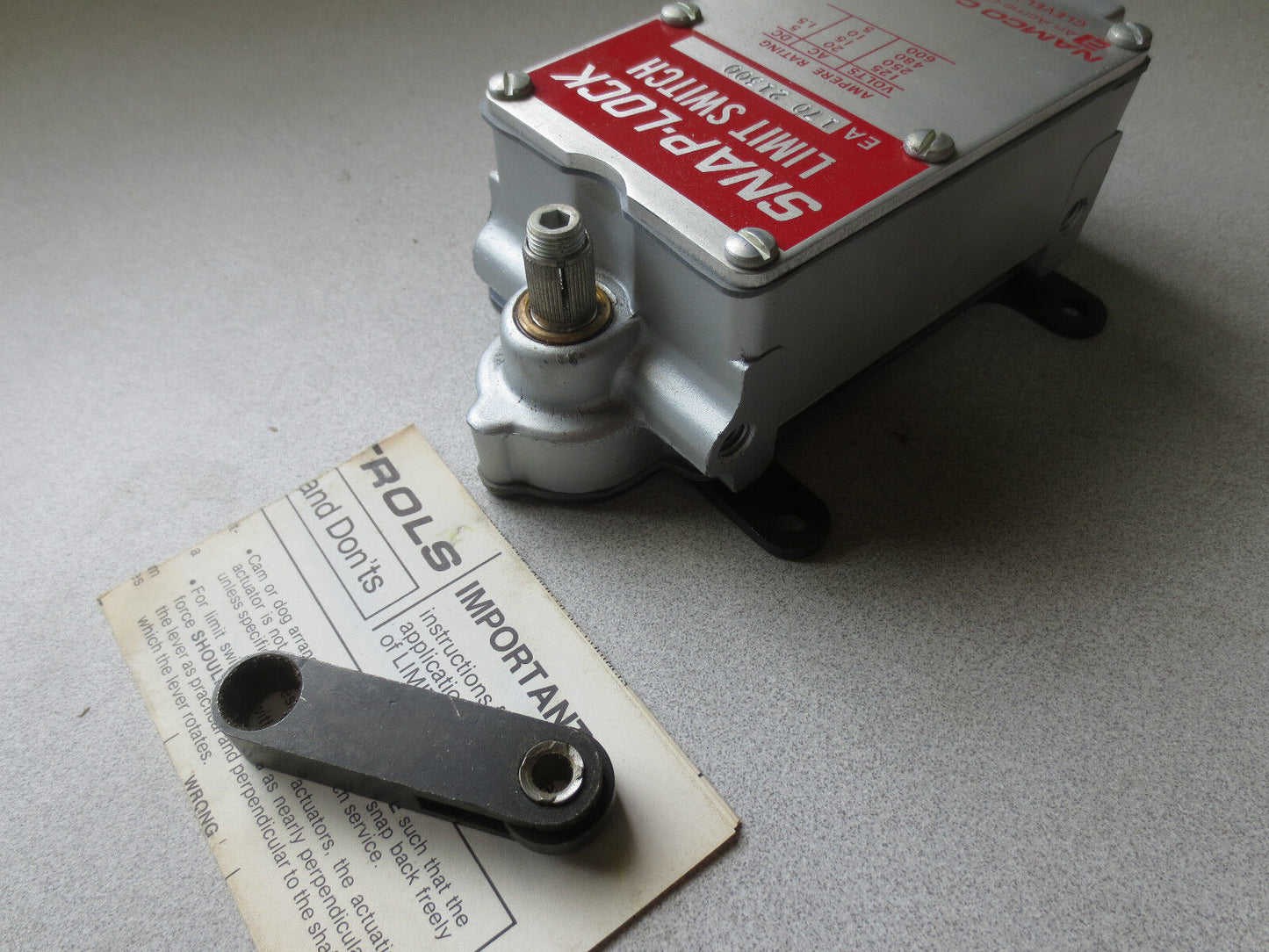 NAMCO EA170-21300 SNAP-LOCK LIMIT SWITCH - NEW SURPLUS
