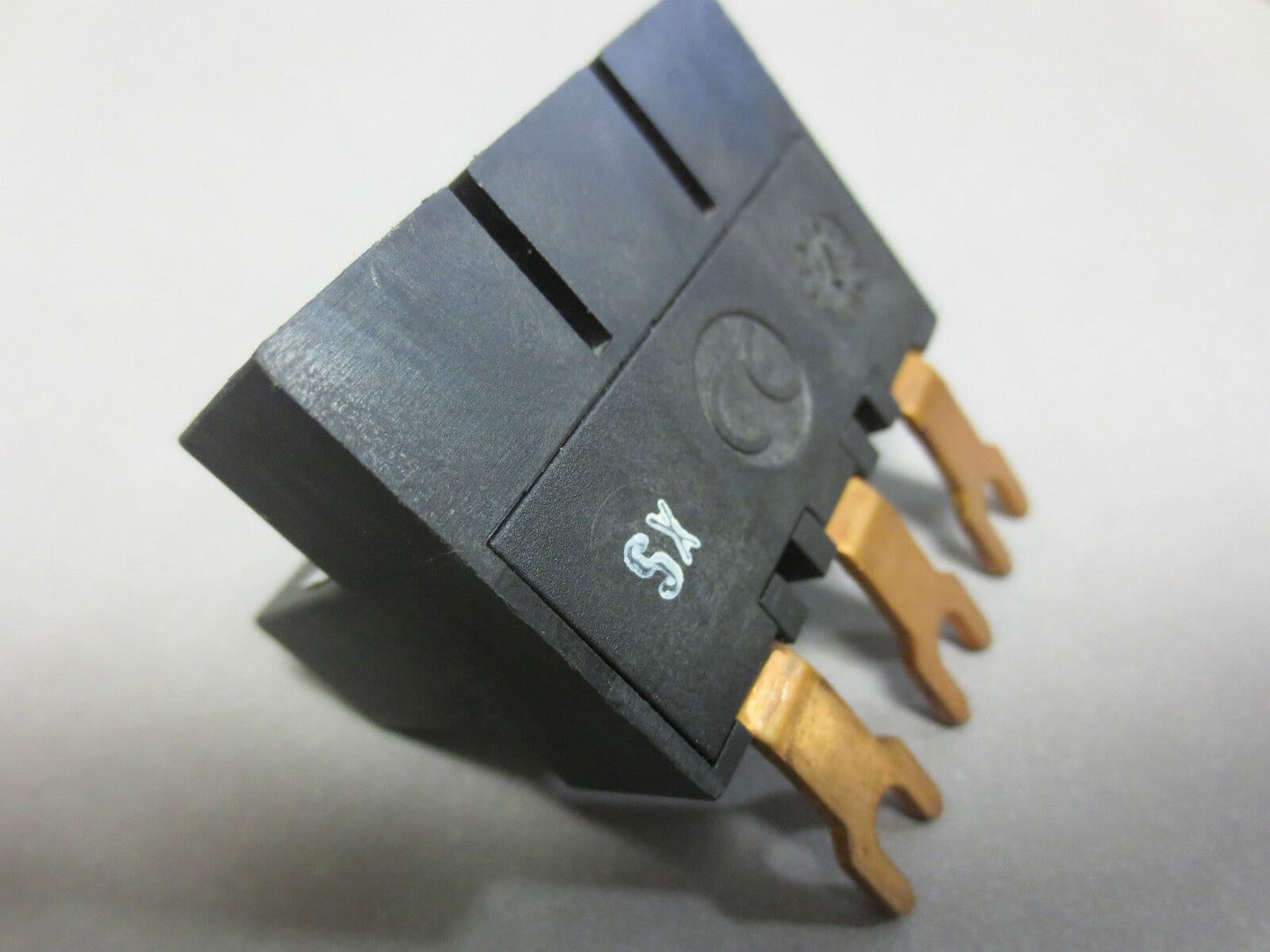 ALLEN-BRADLEY 140M-C-WTE Ser. A - CONTACT BLOCK